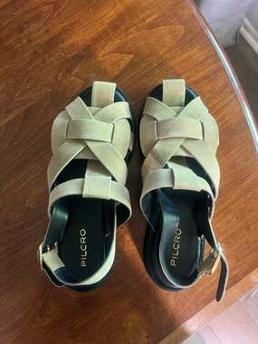 Pilcro Franja Suede Platform Lug Sole Cross-Strap Sandals
